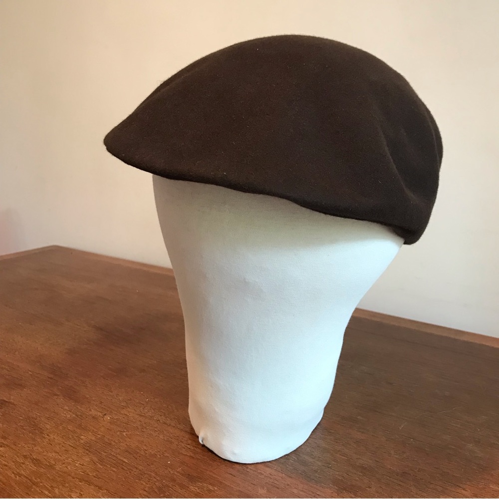 Unisex Lock & Co Blocked 100% wool felt flat cap.